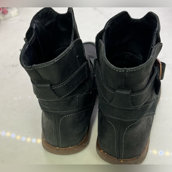Chaco Women’s Black Leather Boots Size 7 - Picture 9 of 10